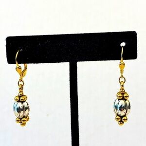 Earring dangle silver and gold cabochon and dragées. With lever back hooks